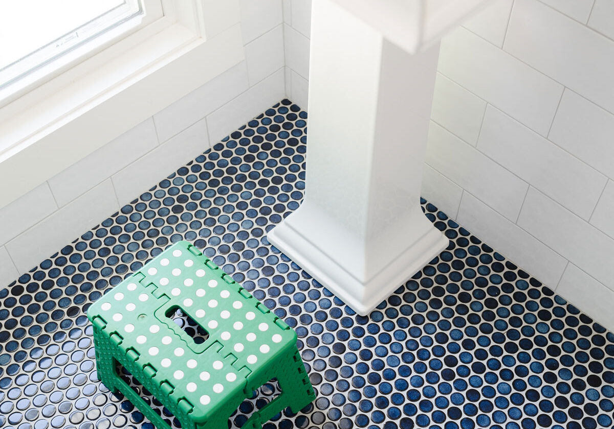 Blue bathroom floor tile